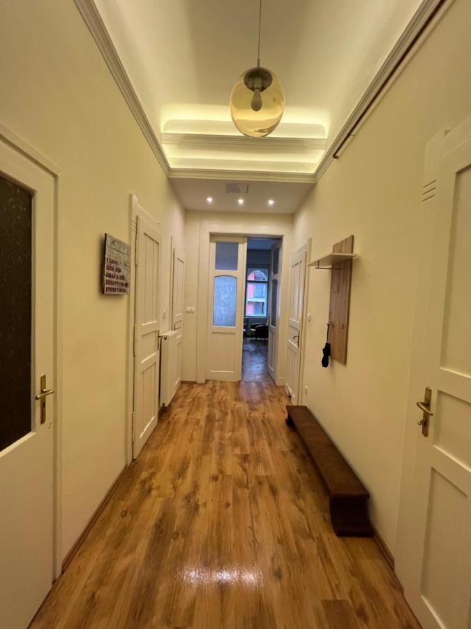 P9 By Small Home Budapest Eksteriør bilde