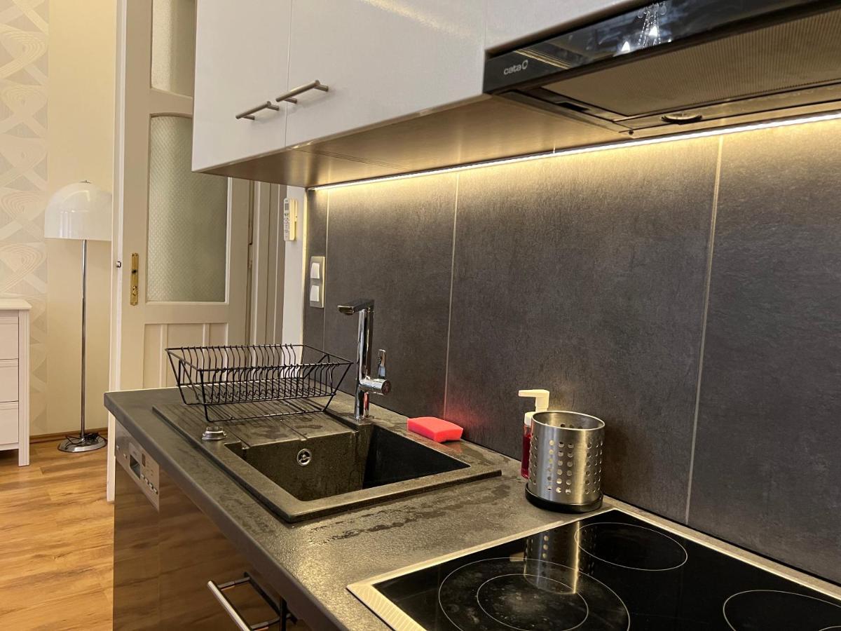 P9 By Small Home Budapest Eksteriør bilde
